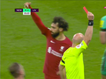 
	Ce-a fost în capul lui?! Arbitrul i-a arătat direct cartonașul roșu portarului de la Newcastle în meciul cu Liverpool
