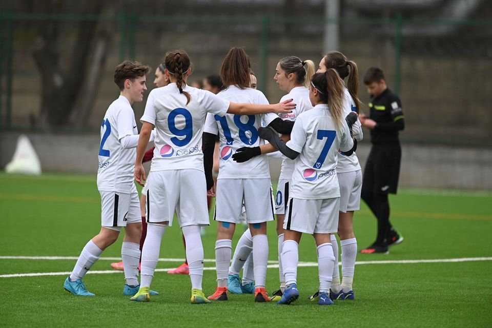 Numai portarul lui Gică Hagi n-a dat gol! Rapid București - Farul Constanța la fotbal feminin s-a terminat 2-15_1