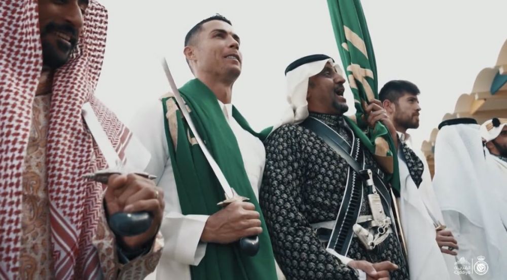 "Noul șeic din oraș". Imaginile virale cu Cristiano Ronaldo, de ziua națională a Arabiei Saudite: cum a apărut îmbrăcat portughezul_1