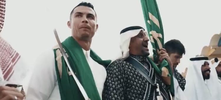 "Noul șeic din oraș". Imaginile virale cu Cristiano Ronaldo, de ziua națională a Arabiei Saudite: cum a apărut îmbrăcat portughezul_4