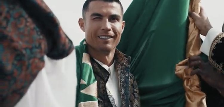 "Noul șeic din oraș". Imaginile virale cu Cristiano Ronaldo, de ziua națională a Arabiei Saudite: cum a apărut îmbrăcat portughezul_5