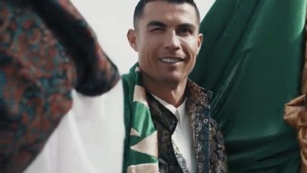 
	&quot;Noul șeic din oraș&quot;. Imaginile virale cu Cristiano Ronaldo, de ziua națională a Arabiei Saudite: cum a apărut îmbrăcat portughezul
