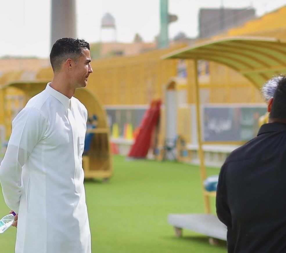 "Noul șeic din oraș". Imaginile virale cu Cristiano Ronaldo, de ziua națională a Arabiei Saudite: cum a apărut îmbrăcat portughezul_7