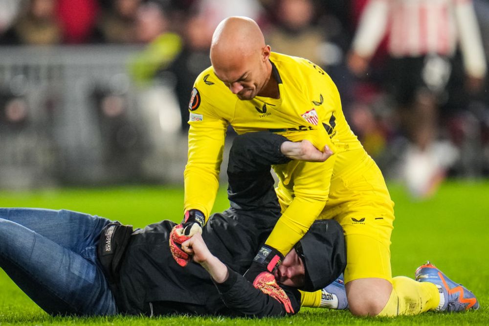 Ce a declarat Marko Dmitrovic, portarul atacat în timpul meciului de un suporter al lui PSV, după incidentul violent _8