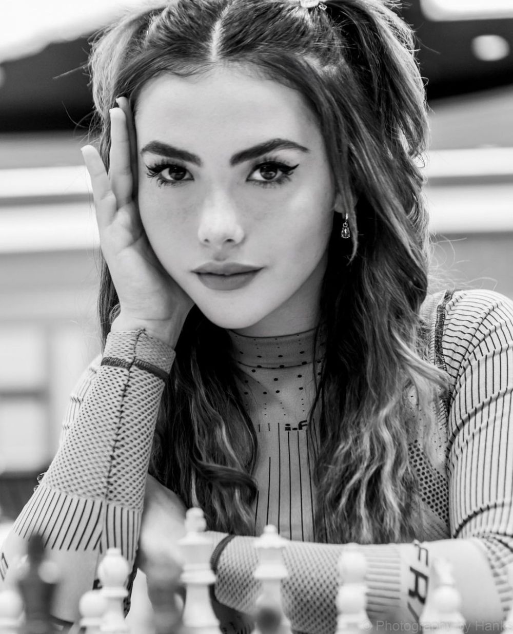 Presa din Marea Britanie a numit-o "cea mai frumoasă jucătoare de șah". E originară din România și e celebră în lumea întreagă_49