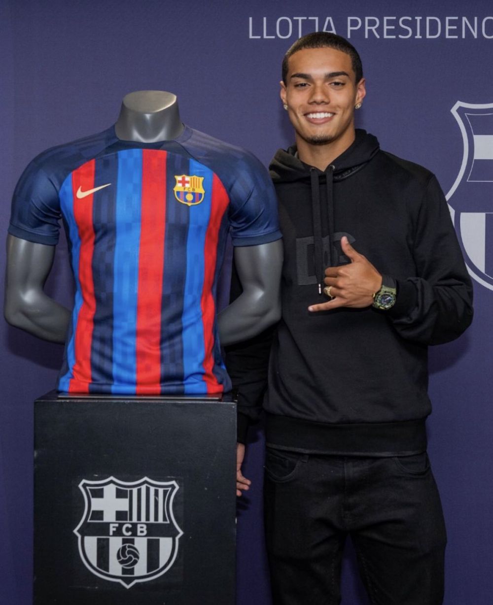 Fiul lui Ronaldinho, prezentat oficial la FC Barcelona_4
