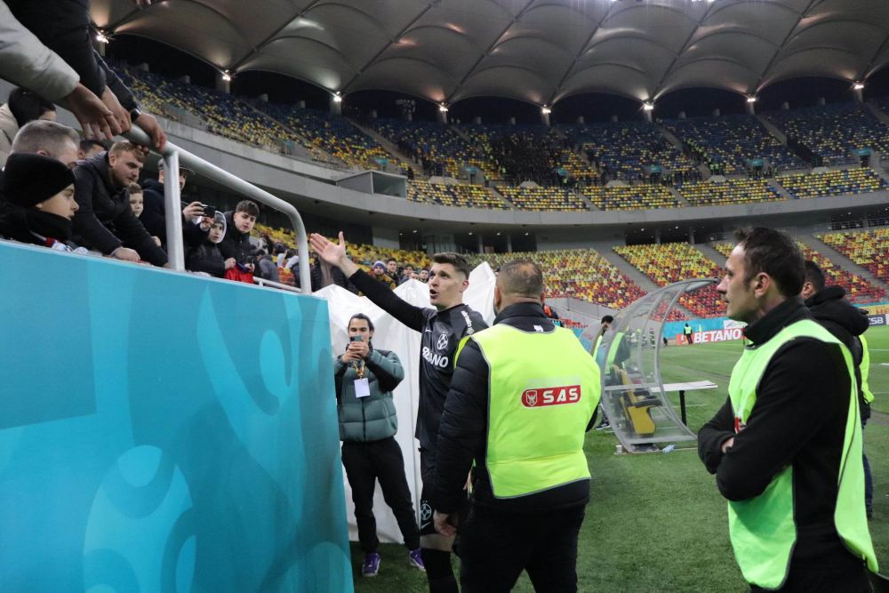 A uitat de Dinamo! Gestul lui Deian Sorescu, imediat după FCSB - Petrolul: ce l-au pus fanii să facă_14