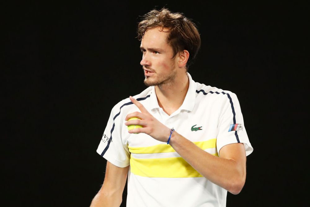 ATP Dubai | Djokovic, bătut de Medvedev, în semifinale: cei doi au jucat un punct magnific, desprins din jocurile video_12