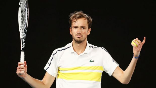 
	ATP Dubai | Djokovic, bătut de Medvedev, în semifinale: cei doi au jucat un punct magnific, desprins din jocurile video
