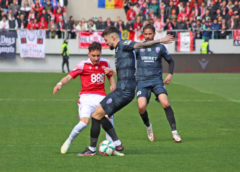 Dinamo - Poli Timișoara 1-1 și ”câinii” lui Ovidiu Burcă sunt în play-off după un thriller pe ”Arcul de Triumf”! Fanii au aruncat cu scaune pe teren_35