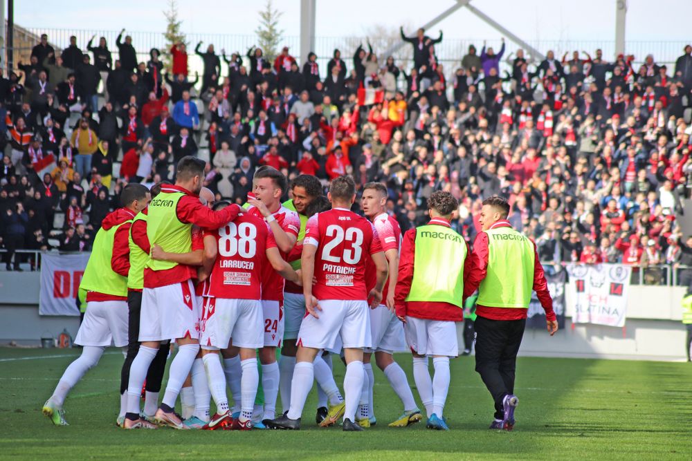 Dinamo - Poli Timișoara 1-1 și ”câinii” lui Ovidiu Burcă sunt în play-off după un thriller pe ”Arcul de Triumf”! Fanii au aruncat cu scaune pe teren_52
