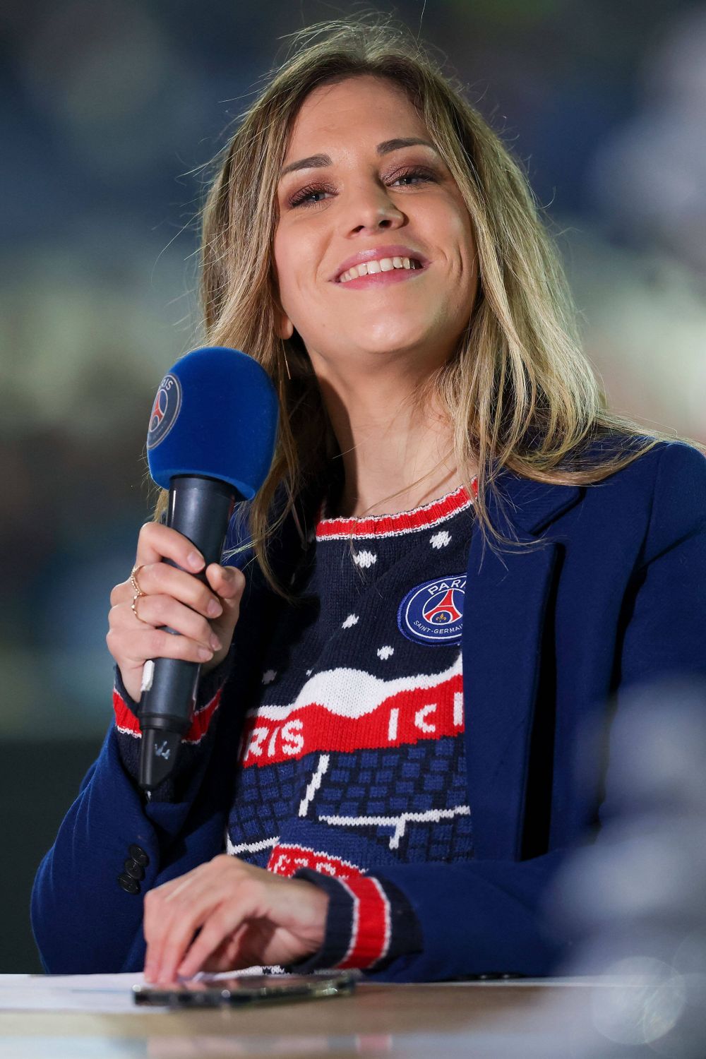 Ea este ziaristă de casă a lui PSG! Cine este frumoasa jurnalistă care face interviuri cu Lionel Messi sau Kylian Mbappe_16