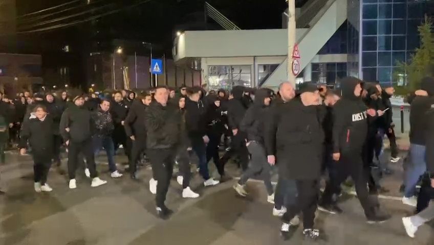 Fanii lui FC U Craiova au luat cu asalt Sibiul, chiar dacă sunt interziși!_1