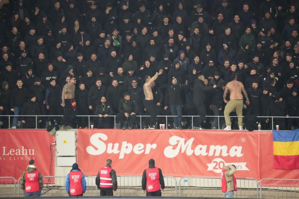Interdicție pentru cine? Ce au făcut fanii lui FC U Craiova la meciul cu Hermannstadt_8