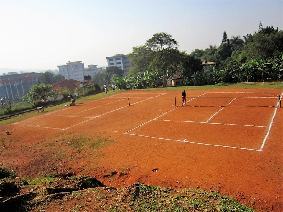 Contact cu realitatea: în ce condiții joacă juniorii tenis în Uganda. Imaginile care au intrigat pe toată lumea_10