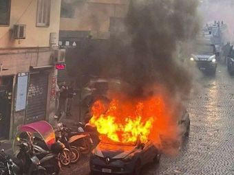 
	Care civilizație? Scene de război pe străzile din Napoli, cu mașini arse și lupte teribile, între suporterii nemți și forțele de ordine
