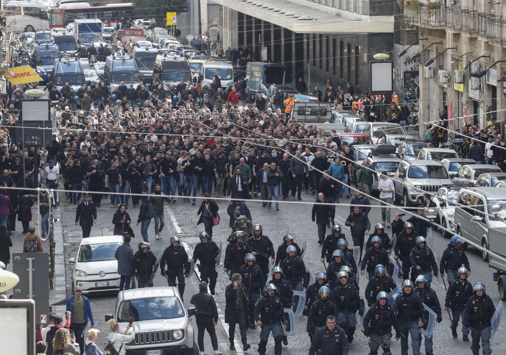 S-a lăsat cu arestări după incidentele violente de la Napoli! Anunțul făcut de poliția italiană _16