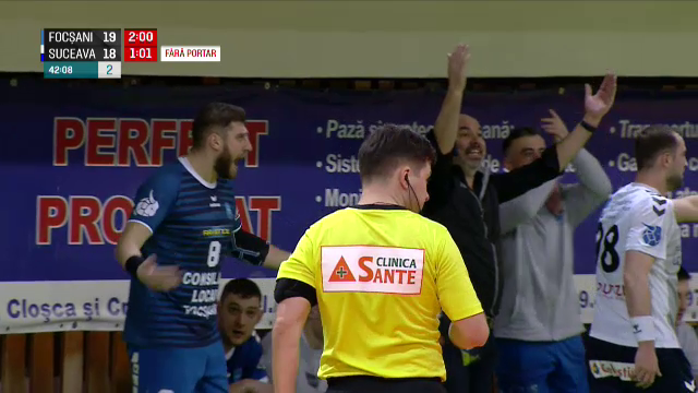 Scene halucinante! Managerul, surprins cum încuraja fanii de la meciul CSM Focșani - Suceava să strige: „Hoții, hoții!” _3
