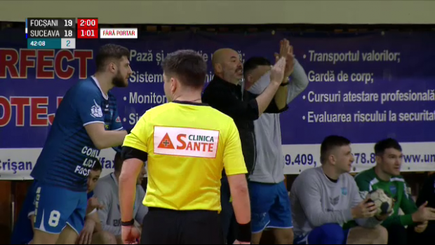 
	Scene halucinante! Managerul, surprins cum încuraja fanii de la meciul CSM Focșani - Suceava să strige: &bdquo;Hoții, hoții!&rdquo;&nbsp;
