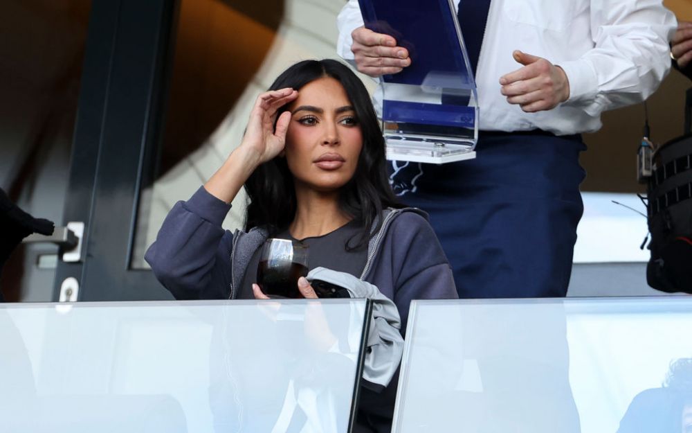 După ce a 'îngropat-o' pe Arsenal, Kim Kardashian a continuat și cu PSG. Cum a fost surprinsă pe Parc des Princes_4