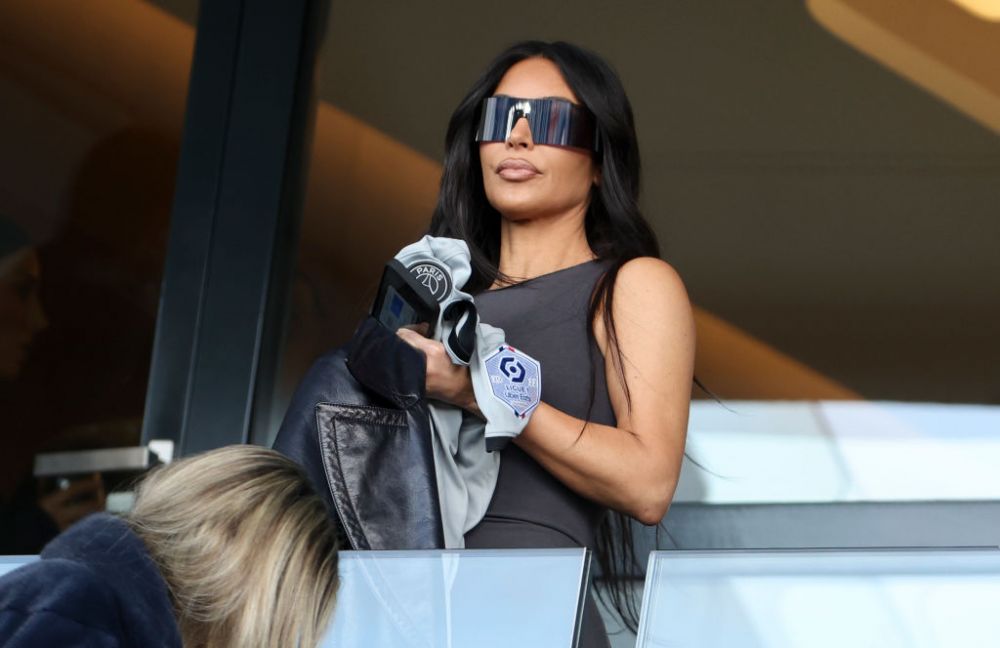 După ce a 'îngropat-o' pe Arsenal, Kim Kardashian a continuat și cu PSG. Cum a fost surprinsă pe Parc des Princes_5