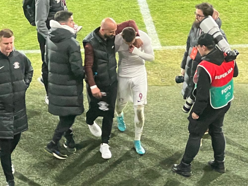 Costache, în lacrimi la finalul meciului cu CFR Cluj! Ratare monumentală a extremei în timpul meciului_1
