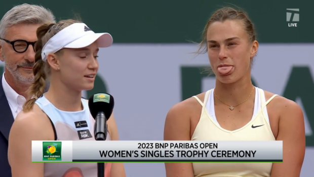 
	WTA Indian Wells |&nbsp;Frustrare sau glumă?! Sabalenka a scos limba în timp ce Rybakina ținea discursul de campioană
