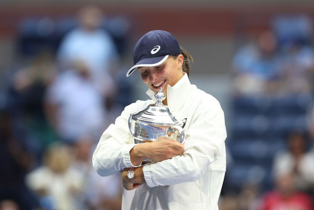 Iga Swiatek a semnat cu Roger Federer! Numărul 1 WTA, prima jucătoare îmbrăcată cu echipamentele On _20