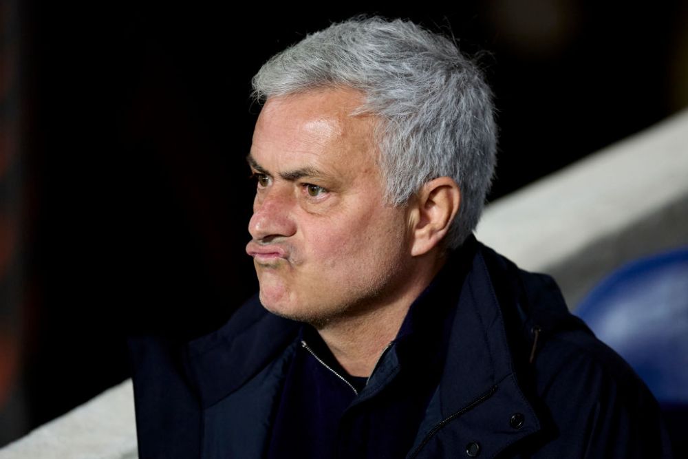 "La ce te holbezi?". Jose Mourinho, implicat într-un nou scandal la finalul derby-ului pierdut în fața lui Lazio Roma_2