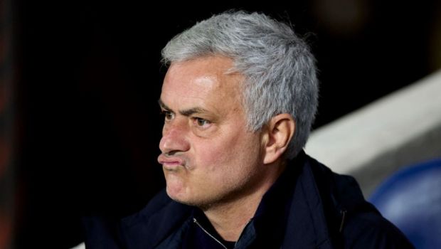 
	&quot;La ce te holbezi?&quot;. Jose Mourinho, implicat într-un nou scandal la finalul derby-ului pierdut în fața lui Lazio Roma
