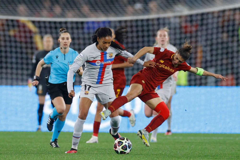 S-a scris istorie în meciul Women's Champions League arbitrat de români: AS Roma - Barcelona_2