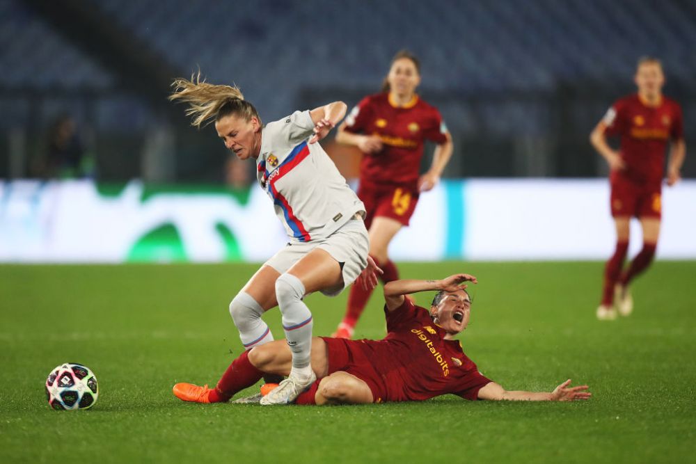 S-a scris istorie în meciul Women's Champions League arbitrat de români: AS Roma - Barcelona_13