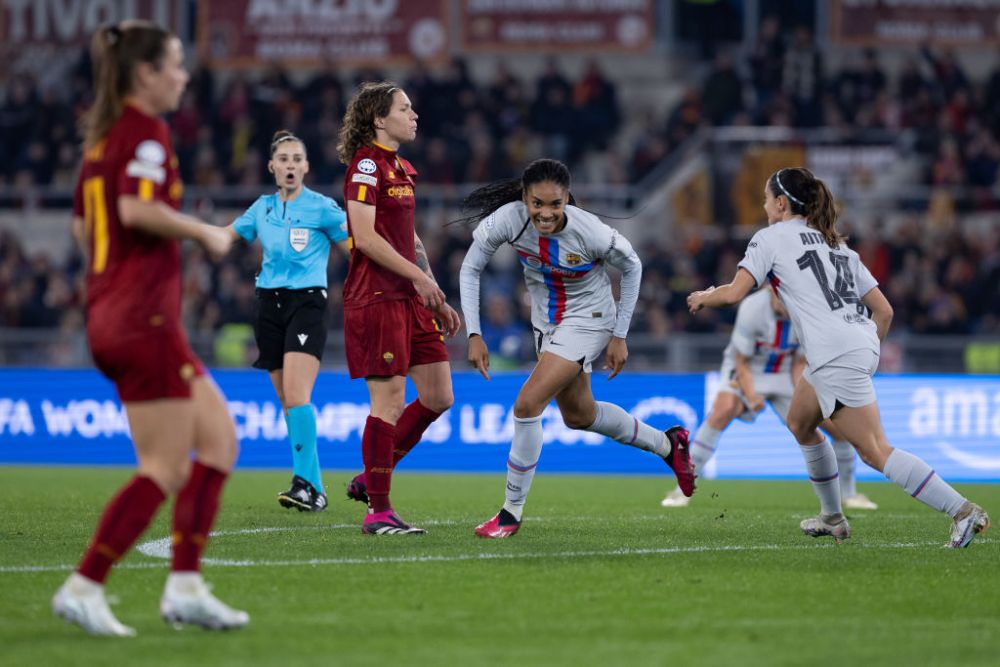 S-a scris istorie în meciul Women's Champions League arbitrat de români: AS Roma - Barcelona_9