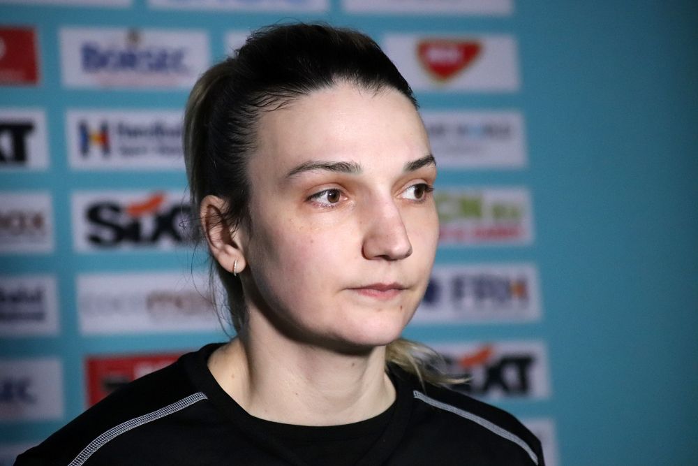 O handbalistă de la CSM București spune că "fetița mea nu cred că scapă ca să nu facă handbal"_7