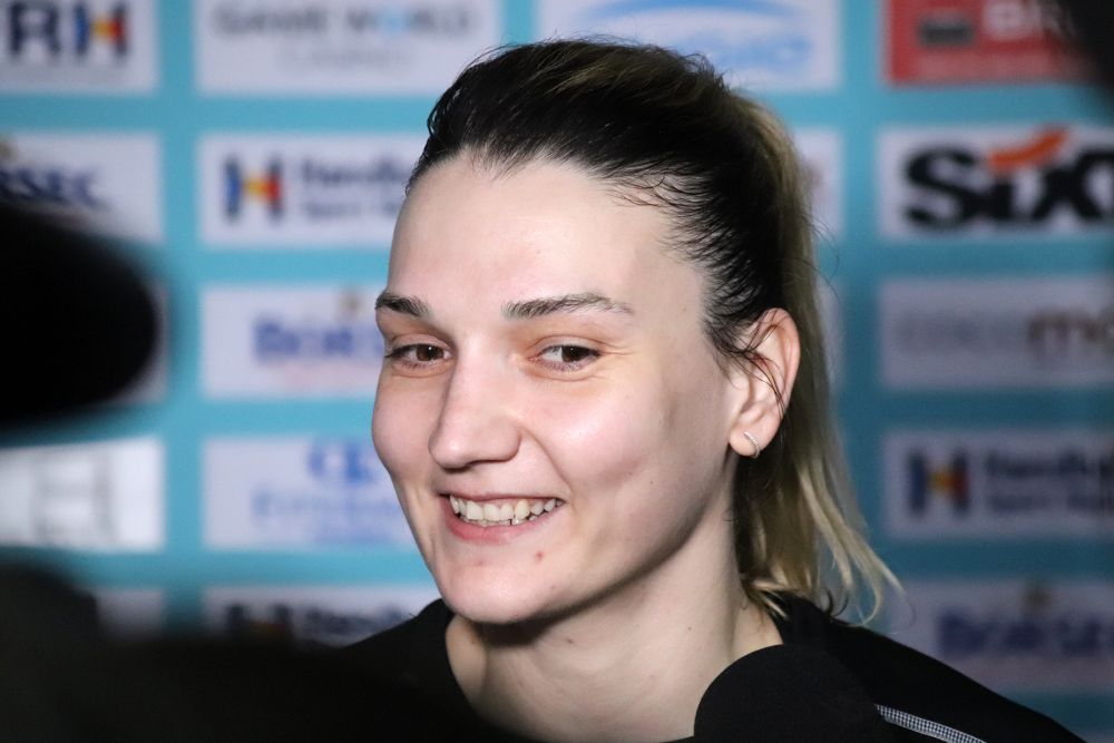 O handbalistă de la CSM București spune că "fetița mea nu cred că scapă ca să nu facă handbal"_8