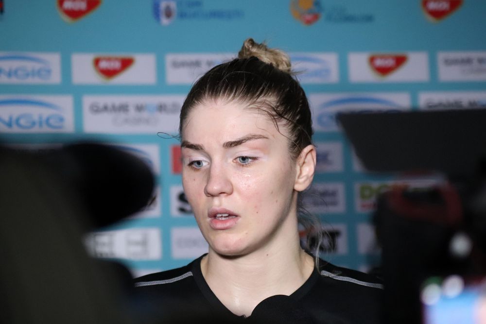O handbalistă de la CSM București spune că "fetița mea nu cred că scapă ca să nu facă handbal"_10