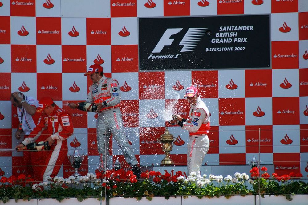 Șampania și sportul, o relație de durată: nelipsită de la cursele de F1 și nu numai! (P)_2