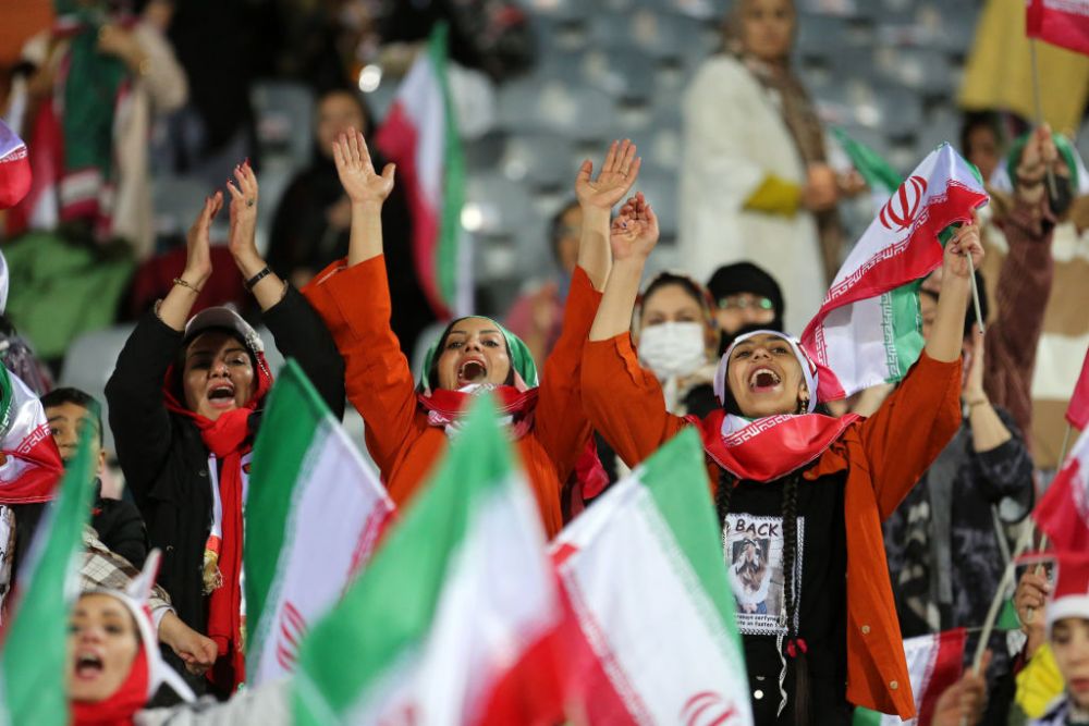 Femeile din Iran au avut voie pe stadion după mai bine de un an de zile. Imagini impresionante de pe arena din Teheran _1