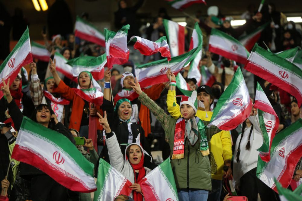 Femeile din Iran au avut voie pe stadion după mai bine de un an de zile. Imagini impresionante de pe arena din Teheran _11
