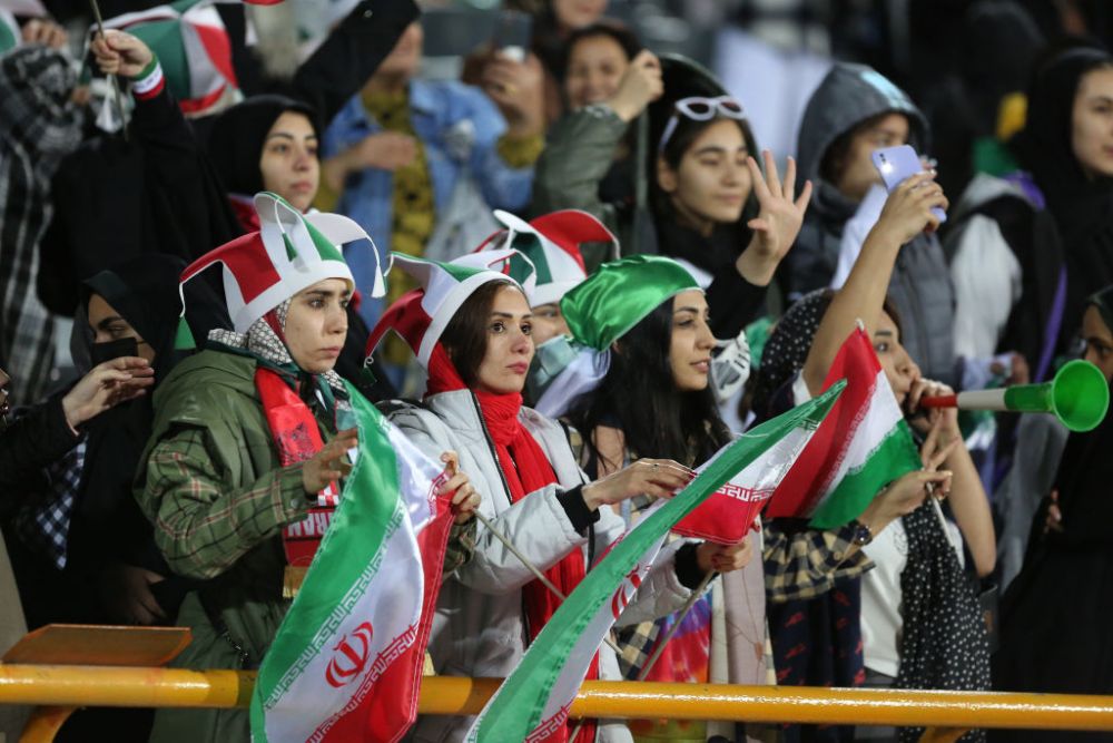 Femeile din Iran au avut voie pe stadion după mai bine de un an de zile. Imagini impresionante de pe arena din Teheran _12