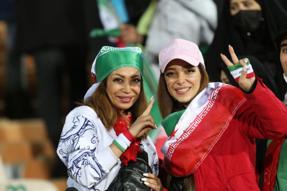 Femeile din Iran au avut voie pe stadion după mai bine de un an de zile. Imagini impresionante de pe arena din Teheran _13