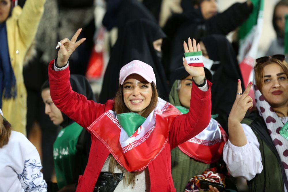 Femeile din Iran au avut voie pe stadion după mai bine de un an de zile. Imagini impresionante de pe arena din Teheran _14