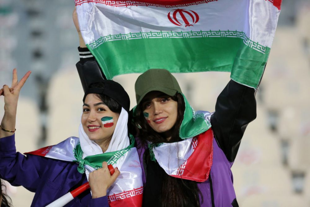 Femeile din Iran au avut voie pe stadion după mai bine de un an de zile. Imagini impresionante de pe arena din Teheran _15
