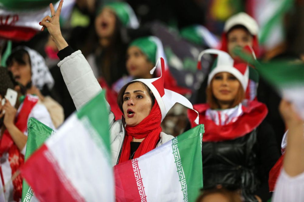 Femeile din Iran au avut voie pe stadion după mai bine de un an de zile. Imagini impresionante de pe arena din Teheran _3
