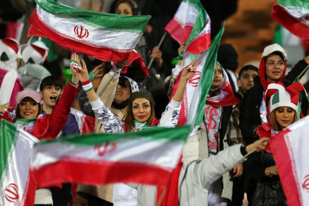 Femeile din Iran au avut voie pe stadion după mai bine de un an de zile. Imagini impresionante de pe arena din Teheran _5