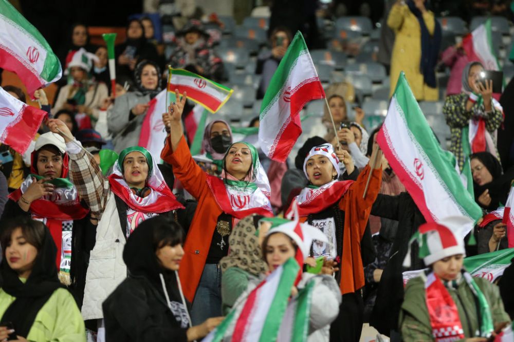 Femeile din Iran au avut voie pe stadion după mai bine de un an de zile. Imagini impresionante de pe arena din Teheran _8