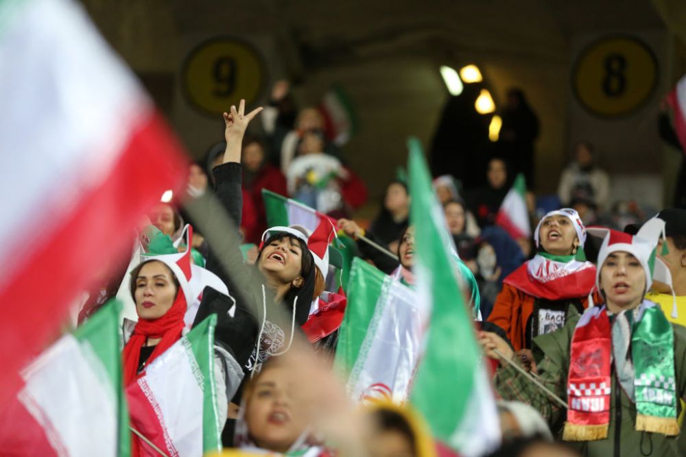 Femeile din Iran au avut voie pe stadion după mai bine de un an de zile. Imagini impresionante de pe arena din Teheran _9