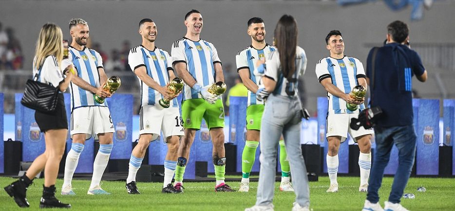 Emiliano Martinez strikes again! A recreat cu coechipierii de la naționala Argentinei momentul obscen de la Mondial_2