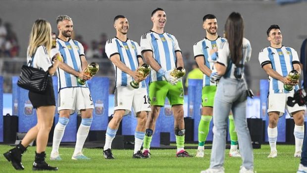 
	Emiliano Martinez strikes again! A recreat cu coechipierii de la naționala Argentinei momentul obscen de la Mondial
