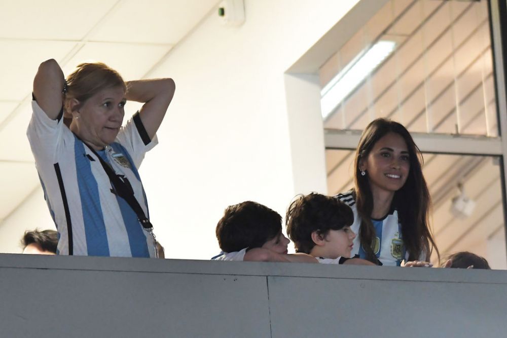 S-a dus 'blestemul'! Detaliul sesizat de toți la soția lui Messi după amicalul Argentinei: n-a mai făcut asta de la înfrângerea de la Mondial _19